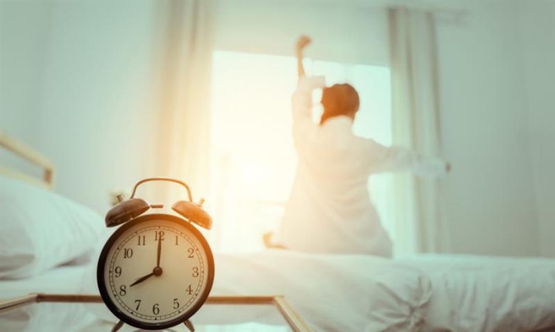 5 Morning Habits to Reset Your Sleep Schedule After the Thanksgiving Chaos