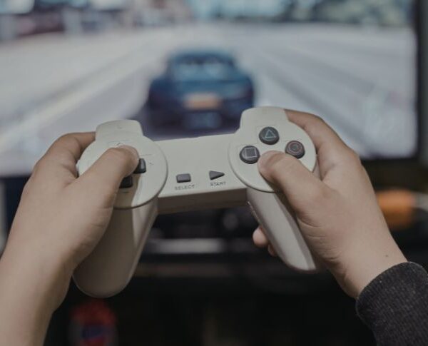 Video gaming influences sleep patterns, dietary behavior, and everyday physical activity in varied ways